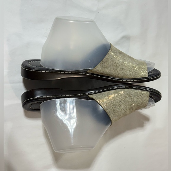 DONALD J. PLINER Beige with Gold toe ring sandals size 8.5 - Picture 6 of 8